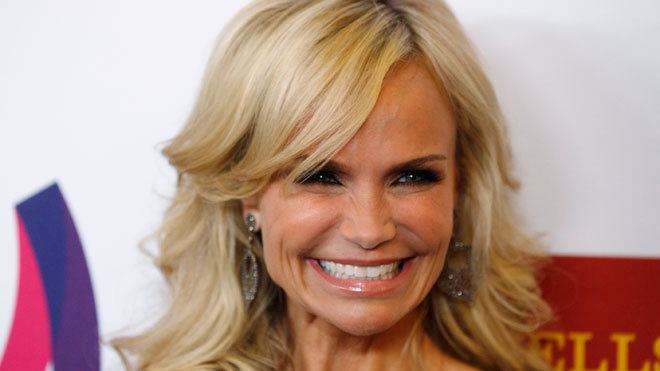 Kristin Chenoweth Kristin Chenoweth Asks for Prayer During Serious Health Scare