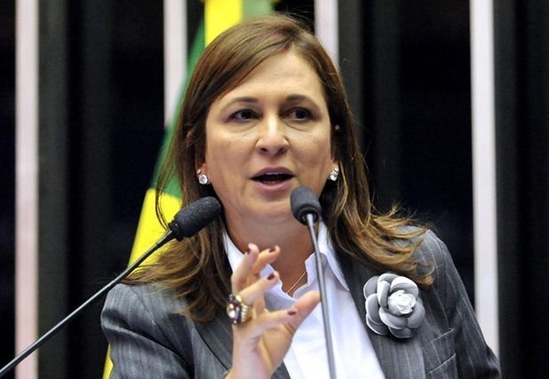 Kátia Abreu Ktia Abreu a parlamentar mais perigosa do Brasil diz 39Guardian