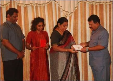 Kumar Ponnambalam TamilNet 120503 Pirapaharan felicitates Kumars family