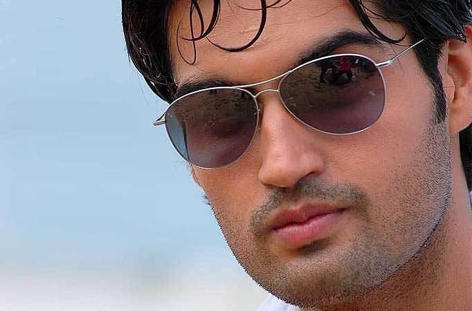 Kunal Bakshi Actor Kunal Bakshi escapes a scary accident with minor