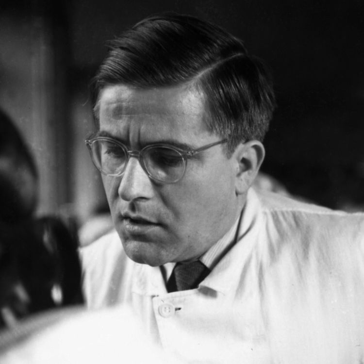 Kurt Aepli FileKurt Aepli in studiojpg Wikimedia Commons