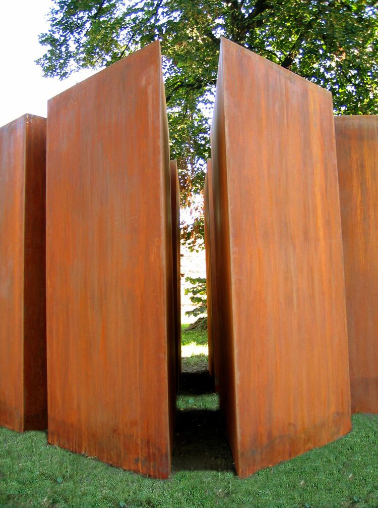 Kurt Fleckenstein FileSculpture by Kurt Fleckenstein in Olesnica Polandjpg