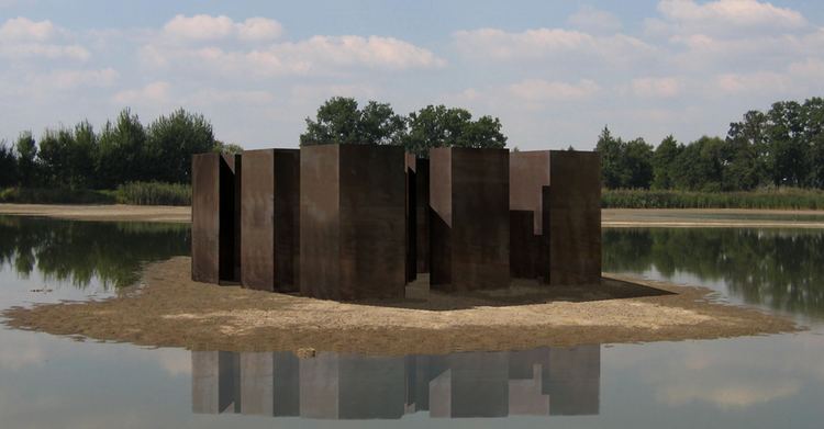 Kurt Fleckenstein FileLand art sculpture by Kurt Fleckenstein in Polandjpg