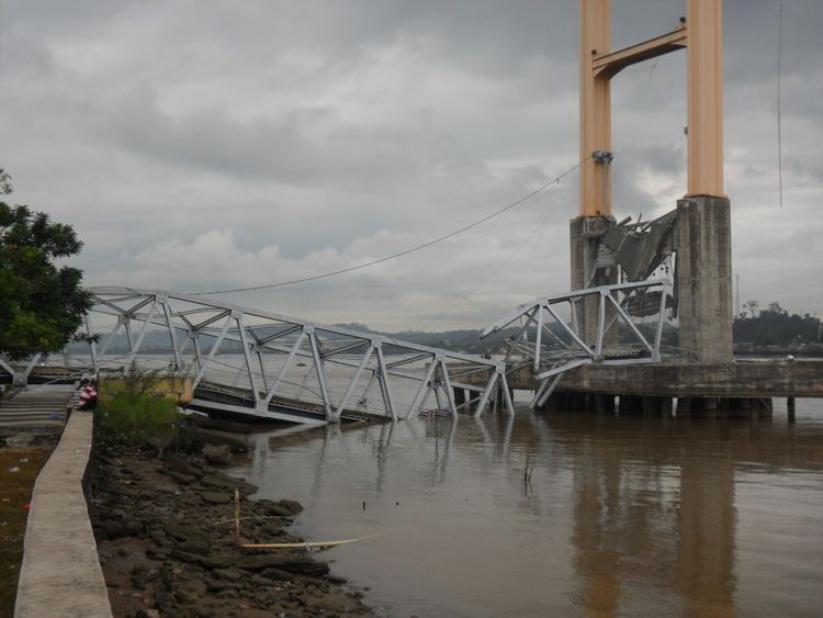 Kutai Kartanegara Bridge FileKutai Kartanegara Bridge after collapse 12jpg Wikimedia