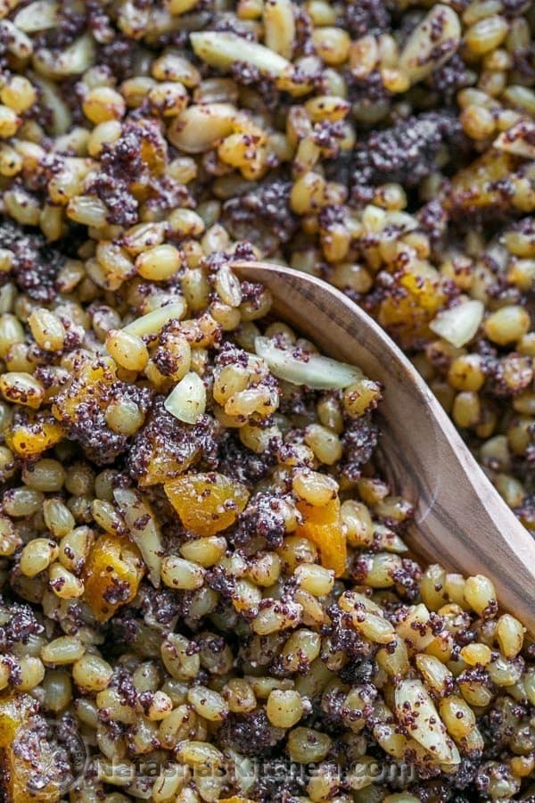 Kutia Kutia Recipe Sweet Wheat Berry Pudding NatashasKitchencom