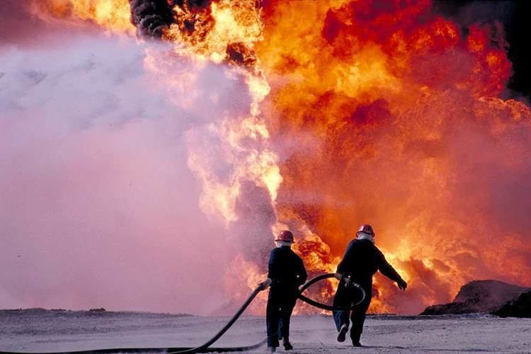 Kuwaiti oil fires Kuwait Oil Field Restoration Bechtel
