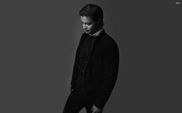 Kygo Kygo Showcases Musical Talent With Beautiful Piano Piece