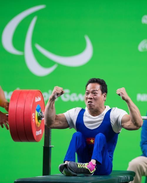 Lê Văn Công Khonh khc L Vn Cng ginh HCV Paralympic lch s
