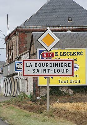 La Bourdinière-Saint-Loup httpsuploadwikimediaorgwikipediacommonsthu