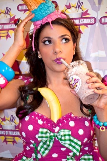 La Coacha La Coacha la primer latina en tener un milkshake en