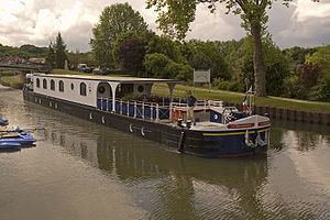 La Renaissance (barge) httpsuploadwikimediaorgwikipediacommonsthu