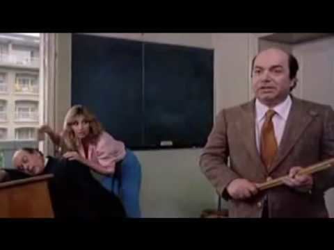 La ripetente fa l'occhietto al preside Lino Banfi in La Ripetente Fa L39Occhietto Al Preside film del 1980