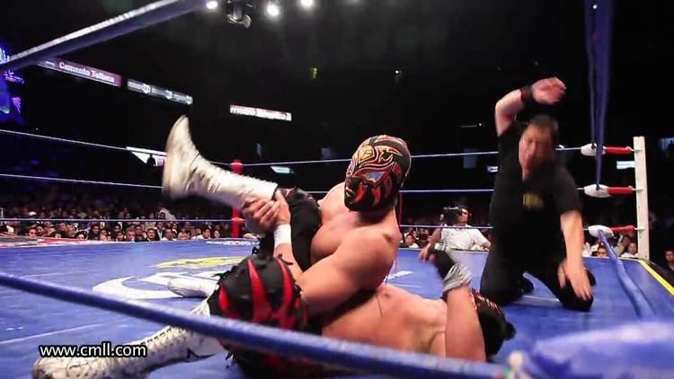 La Sombra (wrestler) Mexican Wrestling Match La Sombra Vs Felino YouTube