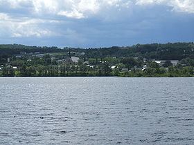 Lac-au-Saumon, Quebec httpsuploadwikimediaorgwikipediacommonsthu