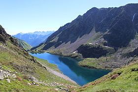Lac Bleu d'Ilhéou httpsuploadwikimediaorgwikipediacommonsthu