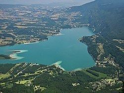 Lac d'Aiguebelette httpsuploadwikimediaorgwikipediacommonsthu