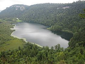 Lac de Bonlieu httpsuploadwikimediaorgwikipediacommonsthu