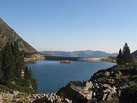 Lac de Caderolles httpsuploadwikimediaorgwikipediacommonsthu