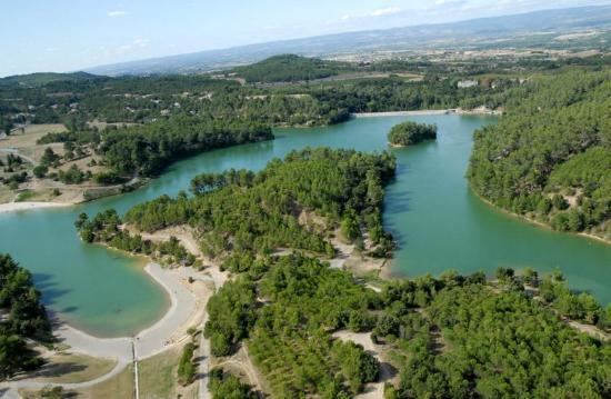 Lac de la Cavayère httpsmediacdntripadvisorcommediaphotos07