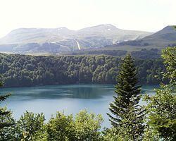Lac Pavin httpsuploadwikimediaorgwikipediacommonsthu