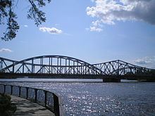Lachapelle Bridge httpsuploadwikimediaorgwikipediacommonsthu