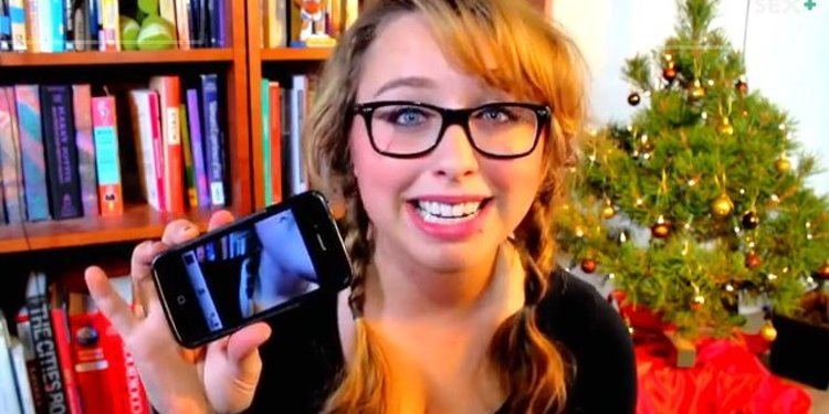 Laci Green Laci Green Explains How Selfies Can Help Your Body Image