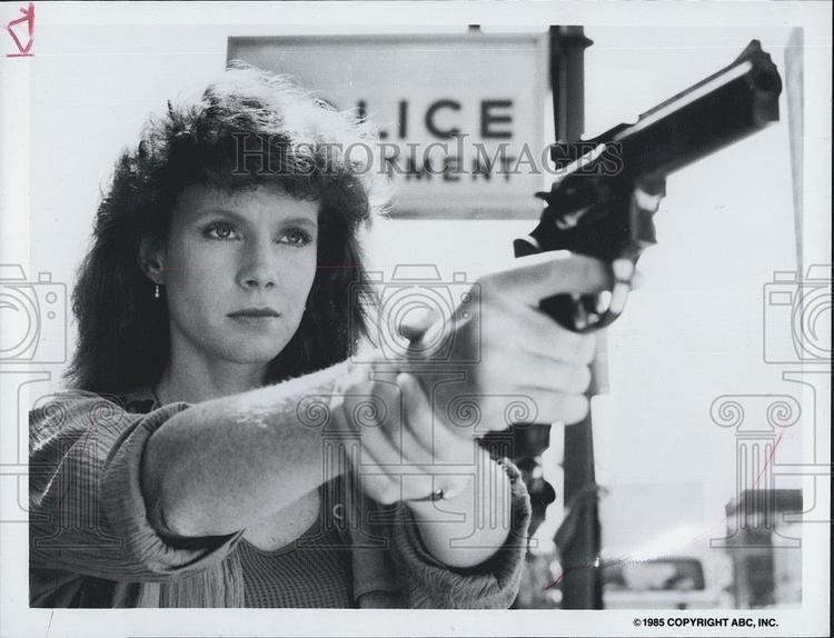 Lady Blue (TV series) 1985 Press Photo Actress Jamie Rose Holds Gun in amp034Lady Blueamp