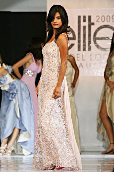 Laetitia Darche Marine lorphelin Laetitia Darche MISS MAURITIUS 20102011