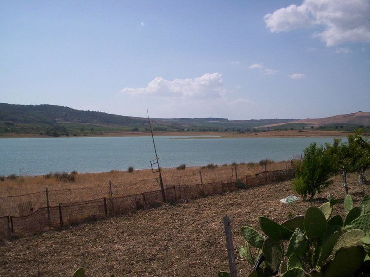 Lago Arancio httpsuploadwikimediaorgwikipediacommonsff