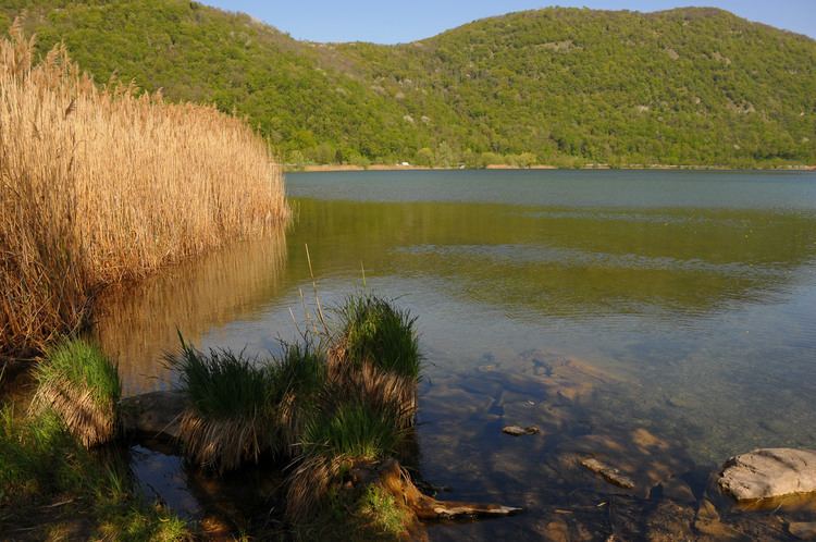 Lago del Segrino httpsuploadwikimediaorgwikipediacommonscc