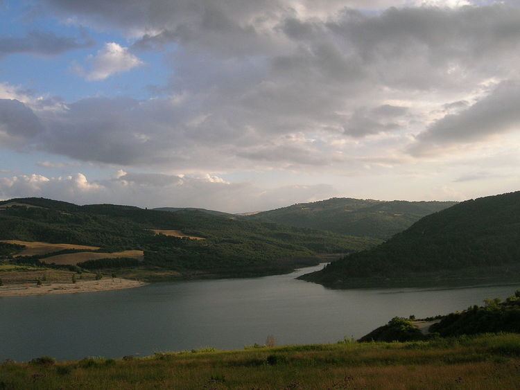 Lago di Acerenza httpsuploadwikimediaorgwikipediacommonsthu