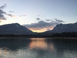 Lago di Piana degli Albanesi httpsuploadwikimediaorgwikipediacommonsthu