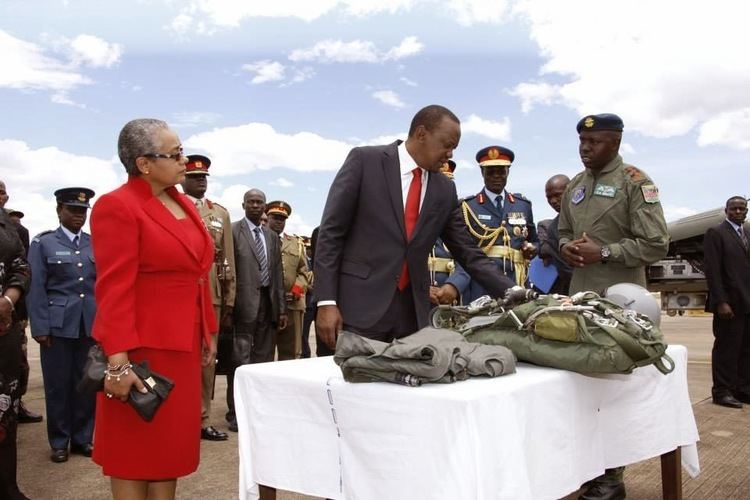 Laikipia Air Base PHOTOS President Uhuru Admires an Air Force Jet