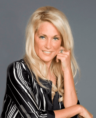 Laila Bagge smiling and posing while wearing a black sleeve in gray background