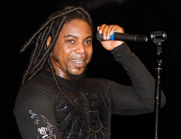 Lajon Witherspoon Lajon Witherspoon Photos Disturbed And Sevendust In