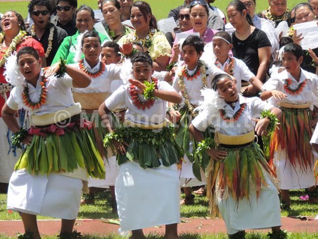 Lakalaka Nuku39alofa students perform at Teufaiva Stadium Matangi Tonga