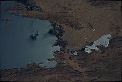 Lake Arapa httpsuploadwikimediaorgwikipediacommonsthu