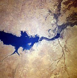 Lake Assad httpsuploadwikimediaorgwikipediacommonsthu