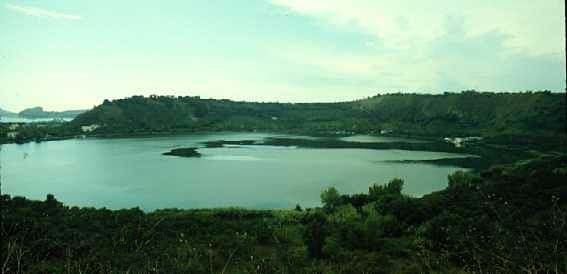 Lake Avernus httpsuploadwikimediaorgwikipediacommons66