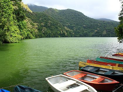 Lake Bulusan wynkbizleeimagesphilippinesbulusan01jpg