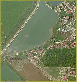 Lake Dâmbovița httpsuploadwikimediaorgwikipediacommonsthu