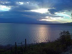 Lake Enriquillo httpsuploadwikimediaorgwikipediacommonsthu