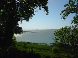 Lake Gardno httpsuploadwikimediaorgwikipediacommonsthu