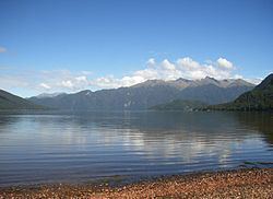 Lake Hauroko httpsuploadwikimediaorgwikipediacommonsthu