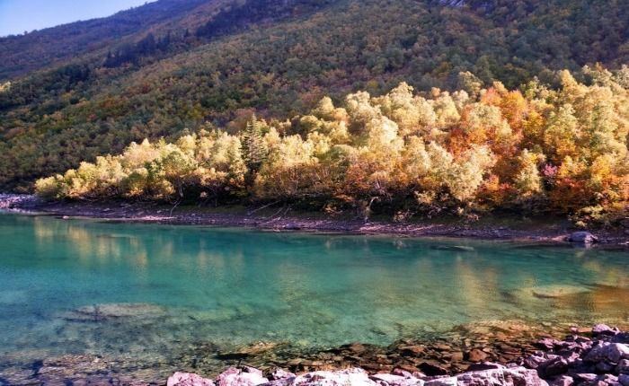 A Swim in Lake Karachay Will Kill You in an Hour | Beautiful lakes, Lake,  Places