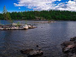 Lake Kovdozero httpsuploadwikimediaorgwikipediacommonsthu