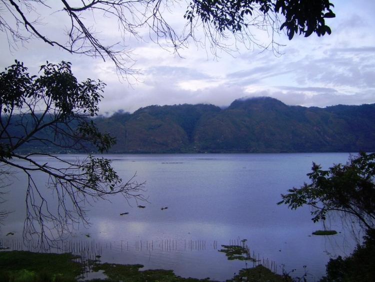 Lake Laut Tawar httpsuploadwikimediaorgwikipediacommons88