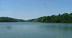 Lake Linville httpsuploadwikimediaorgwikipediacommonsthu