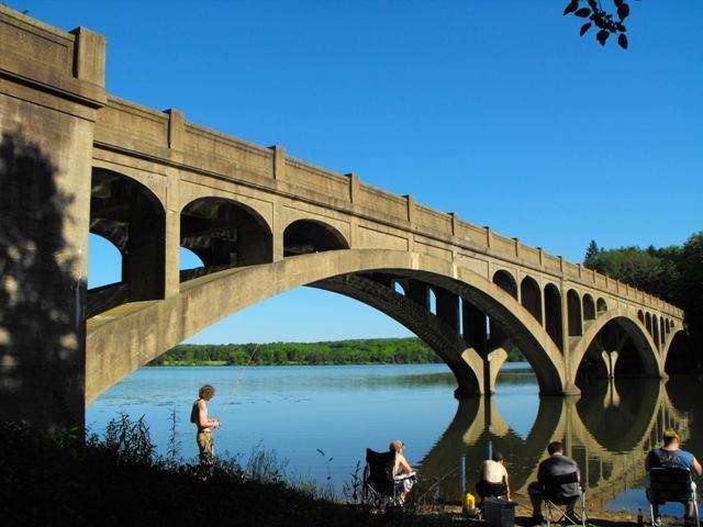 Lake Ontelaunee historicbridgesorgpennsylvanialakeontelauneeli