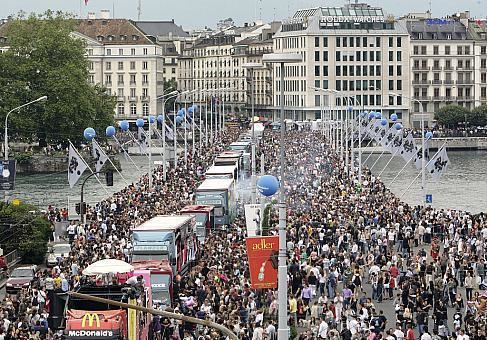 Lake Parade 20 minutes La Lake Parade 2009 met ses excs en sourdine Geneve